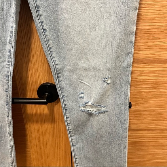Gap | Girlfriend Mid Rise Denim | Distressed | Size 29 / 8 New - Picture 3 of 8